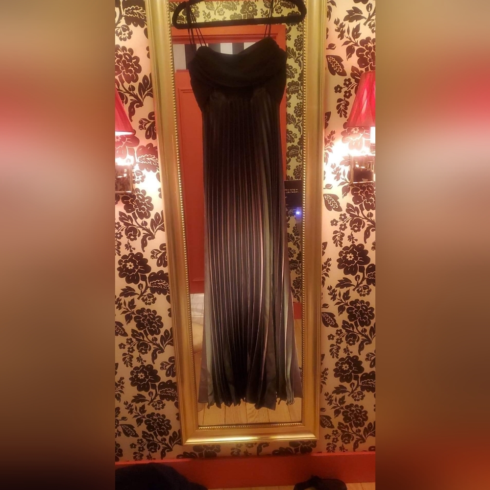 BRAND NEW CREPE PLEAT GRADIENT GOWN